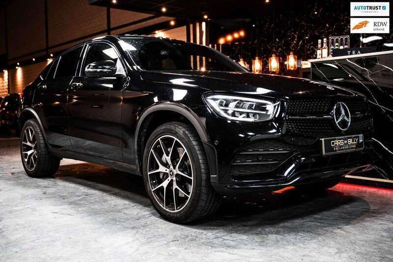 Zwart, metallic lak Gebruikt 2021 Mercedes GLC300e AMG line Coupé | € 52.800 (Eerlijke prijs) - Afbeelding 1/4