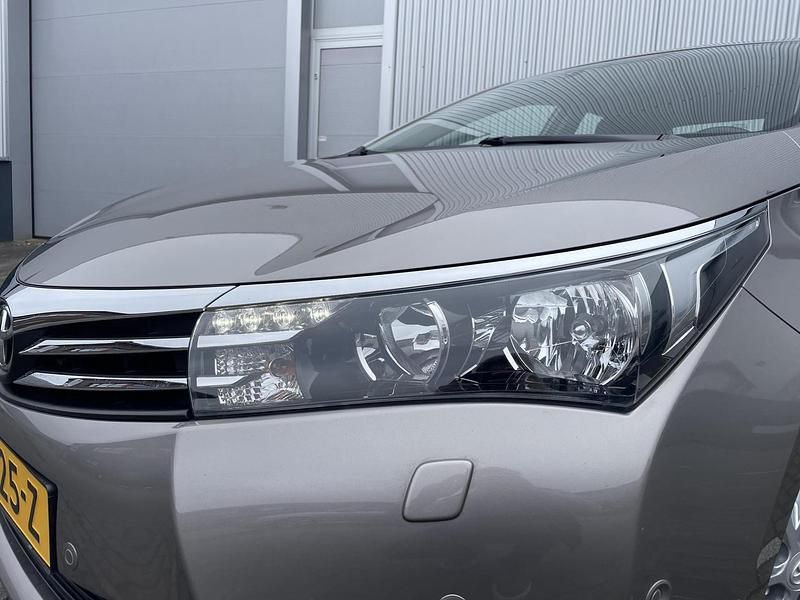 Occasion Toyota Corolla Business Edition 132 PK (97 kW) 2014 Grijs Sedan