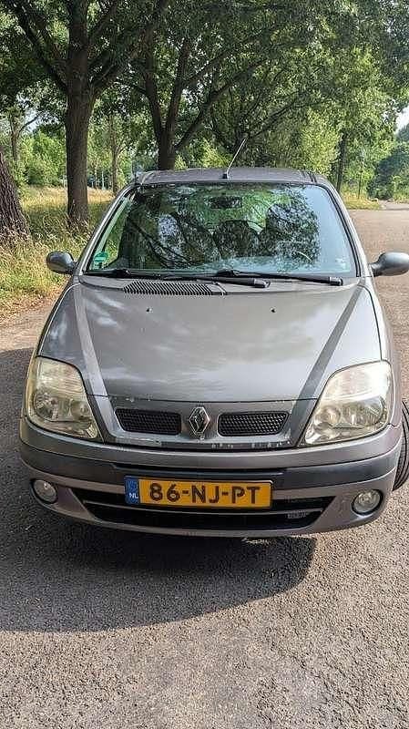 Grijs Gebruikt 2000 Renault Scénic MPV | € 995 (Eerlijke prijs) - Afbeelding 1/4