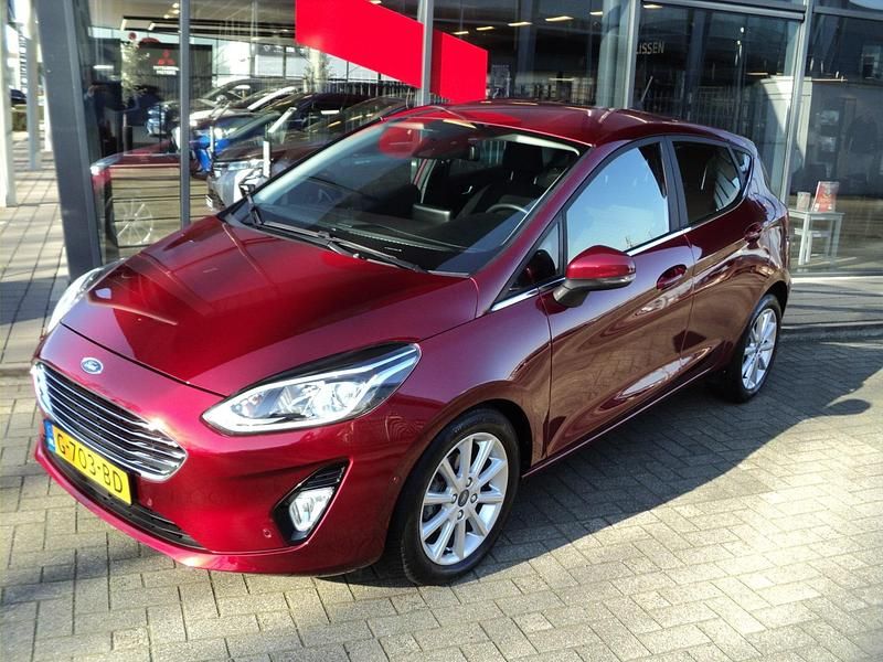 Occasion Ford Fiesta Titanium 101 PK (74 kW) 2019 Rood (metallic) Hatchback