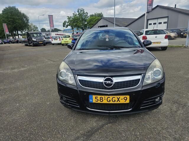 Zwart Gebruikt 2008 Opel Vectra GTS Executive Hatchback | € 1.999 (Goede deal) - Afbeelding 1/4