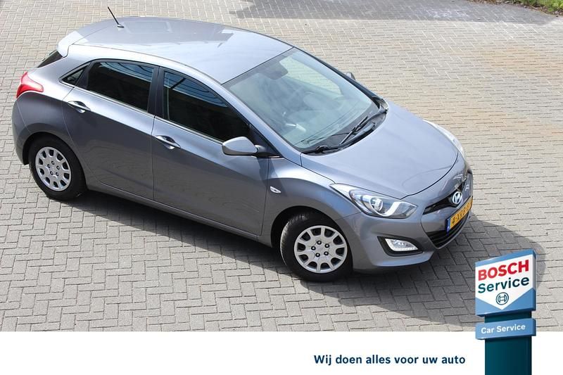 Grijs Gebruikt 2013 Hyundai i30 Hatchback | € 5.845 (Eerlijke prijs) - Afbeelding 1/4