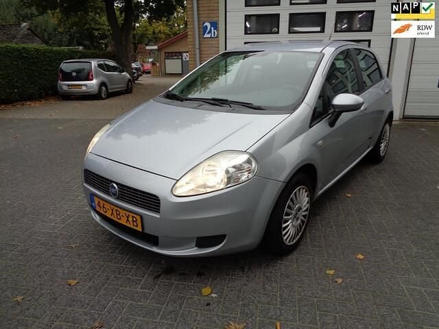 Grijs Gebruikt 2007 Fiat Grande Punto Dynamic Hatchback | € 849 (Goede deal) - Afbeelding 1/4