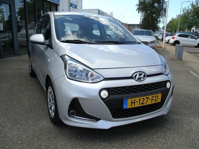 Grijs Gebruikt 2020 Hyundai i10 Comfort Hatchback | € 11.895 (Eerlijke prijs) - Afbeelding 1/4