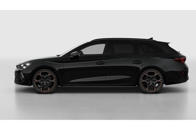 Nieuw Cupra Leon VZ 2025 Midnight black Stationwagen