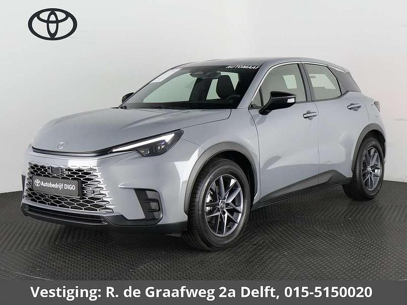 Grijs Gebruikt 2025 Lexus LBX Business Edition SUV | € 36.850 (Eerlijke prijs) - Afbeelding 1/3