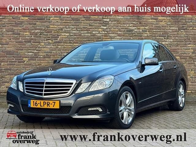 Grijs Gebruikt 2010 Mercedes E200 Avantgarde Sedan | € 14.950 (Eerlijke prijs) - Afbeelding 1/4