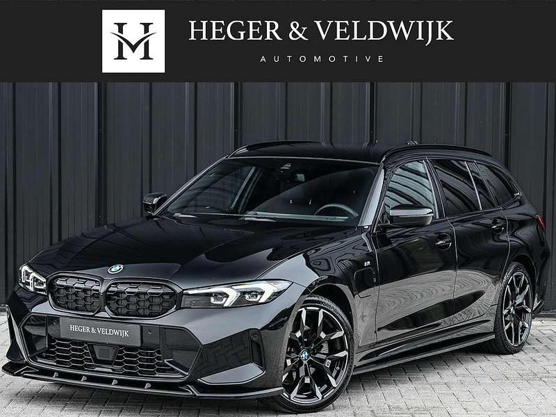 Zwart Gebruikt 2024 BMW 330e M Sport Stationwagen | € 54.800 (Iets duurder) - Afbeelding 1/4