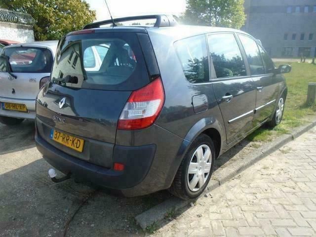 Occasion Renault Mégane GrandTour Dynamique 133 PK (97 kW) 2005 Grijs Stationwagen