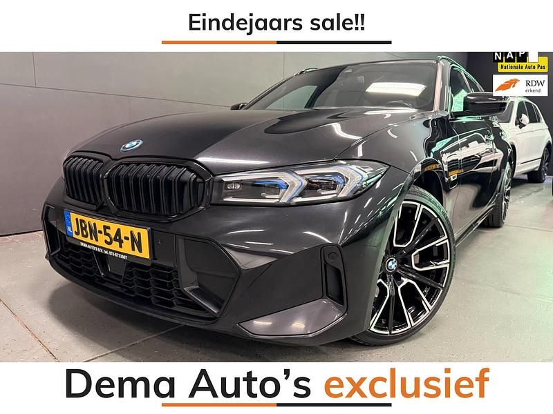 Zwart Gebruikt 2022 BMW 330e M Sport Stationwagen | € 36.950 (Iets duurder) - Afbeelding 1/4