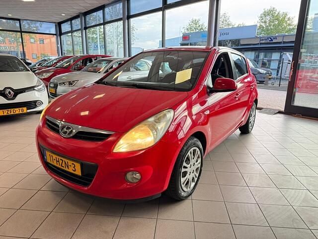 Rood Gebruikt 2009 Hyundai i20 Dynamiq Hatchback | € 2.950 (Eerlijke prijs) - Afbeelding 1/3