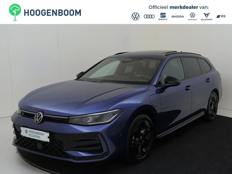 Occasion VW Passat R-line Edition 272 PK (200 kW) 2025 Blauw Stationwagen