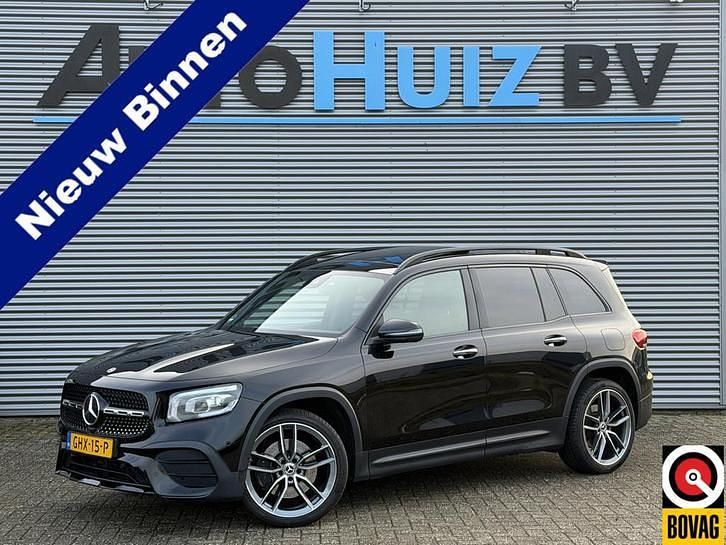 Zwart Occasion 2020 Mercedes GLB220 AMG line SUV | € 37.990 - Afbeelding 1/4