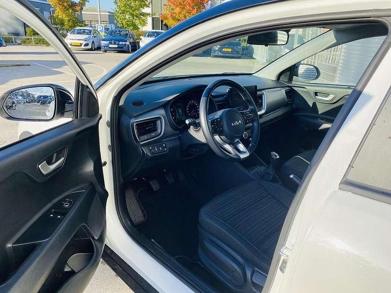 Occasion Kia Stonic 101 PK (74 kW) 2023 Wit SUV
