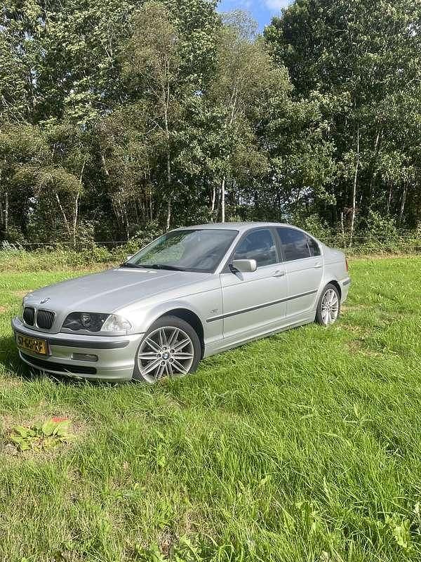 Grijs Gebruikt 1998 BMW 320 Executive Sedan | € 3.450 (Goede deal) - Afbeelding 1/4