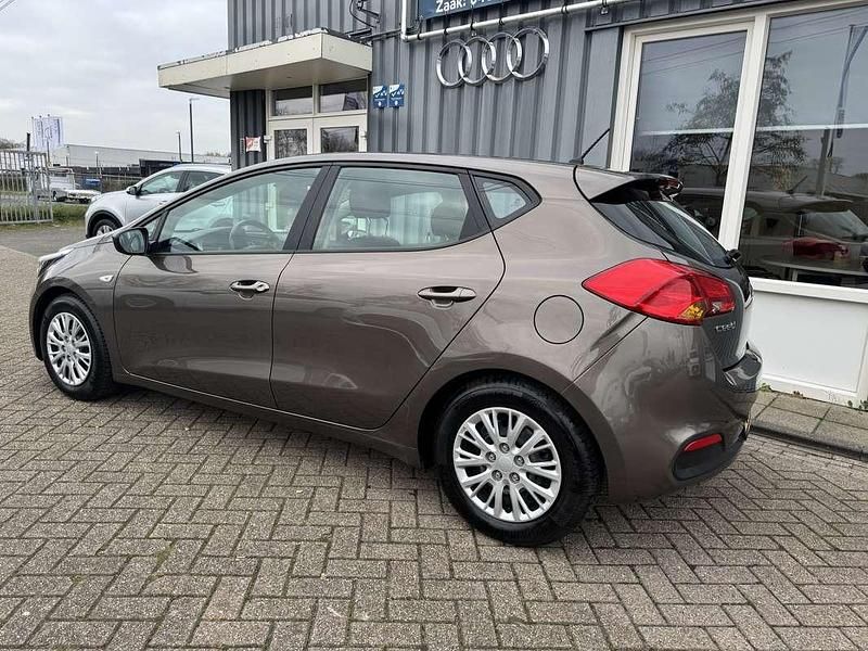 Occasion Kia Ceed Comfort 135 PK (99 kW) 2015 Bruin Hatchback