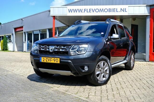 Grijs, metallic lak Gebruikt 2015 Dacia Duster Prestige SUV | € 9.450 (Eerlijke prijs) - Afbeelding 1/4