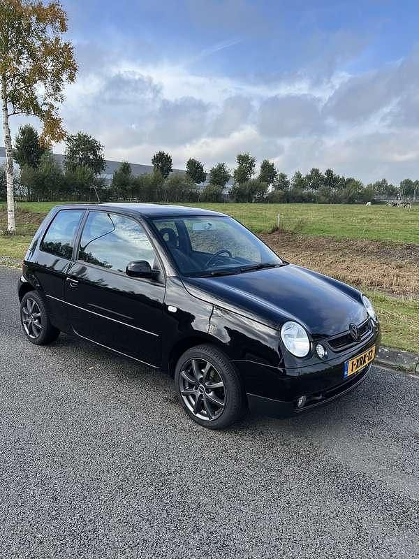 Zwart Gebruikt 2004 VW Lupo Comfortline Hatchback | € 1.650 (Iets duurder) - Afbeelding 1/4