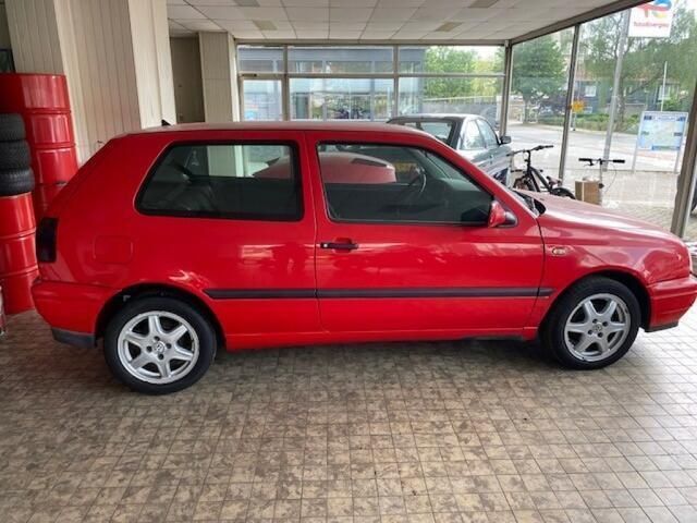 Rood Gebruikt 1997 VW Golf III Hatchback | € 2.500 (Duur) - Afbeelding 1/2