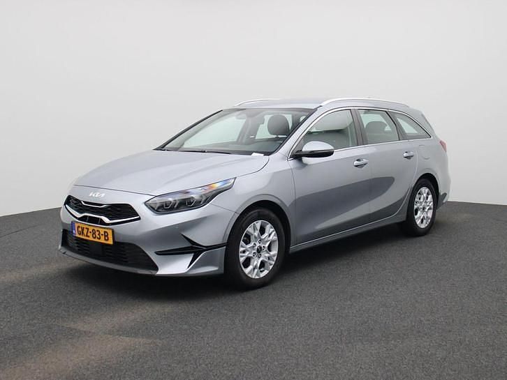 Grijs Gebruikt 2024 Kia Ceed Sportswagon Stationwagen | € 27.940 (Iets duurder) - Afbeelding 1/4