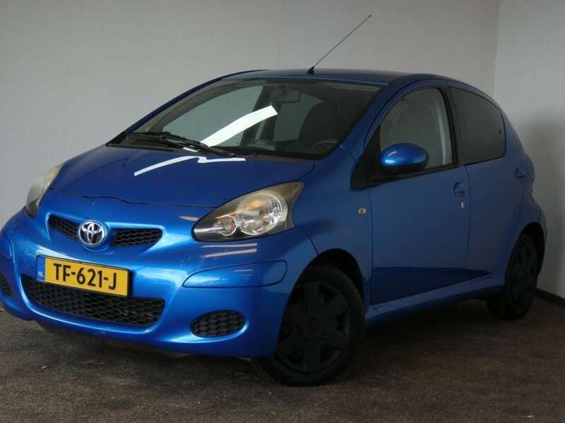 Blauw, metallic lak Gebruikt 2011 Toyota Aygo Comfort Hatchback | € 2.950 (Goede deal) - Afbeelding 1/4