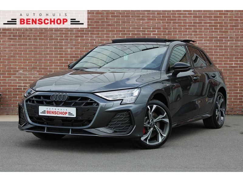 Grijs Nieuw 2025 Audi A3 Sportback e-tron Competition Hatchback | € 51.450 (Goede deal) - Afbeelding 1/4