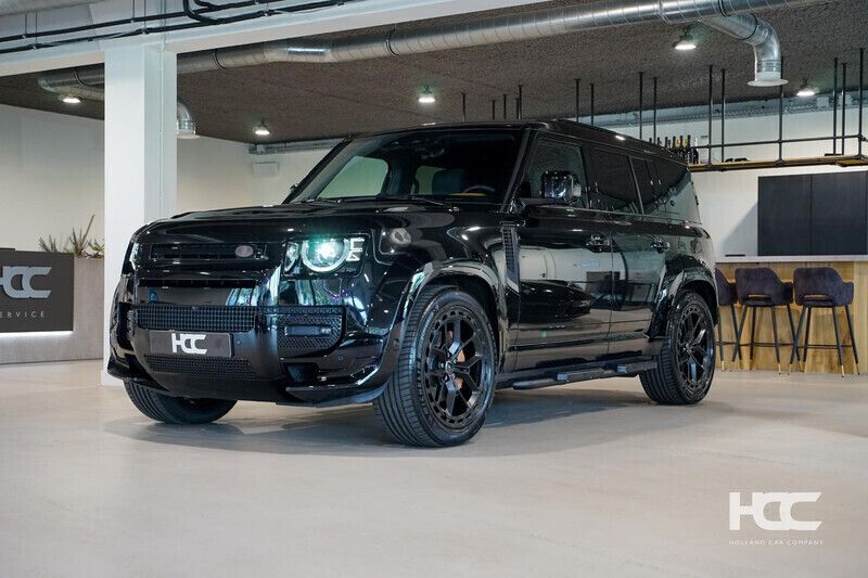 Zwart Gebruikt 2024 Land Rover Defender Dynamic SUV | € 129.950 - Afbeelding 1/4