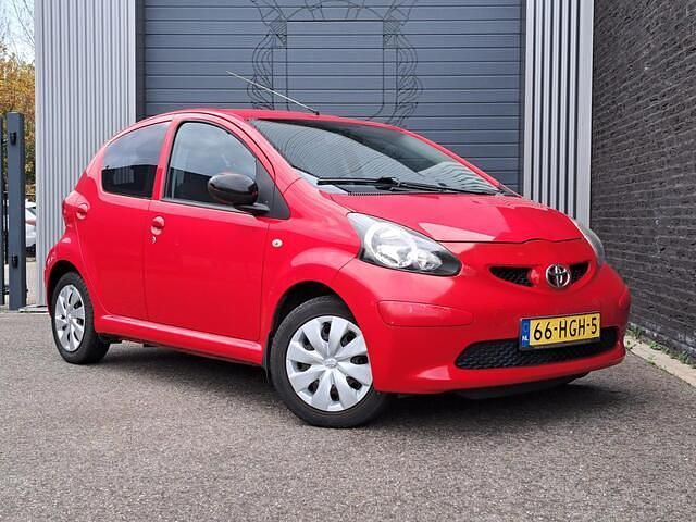 Occasion Toyota Aygo 68 PK (50 kW) 2008 Rood Hatchback