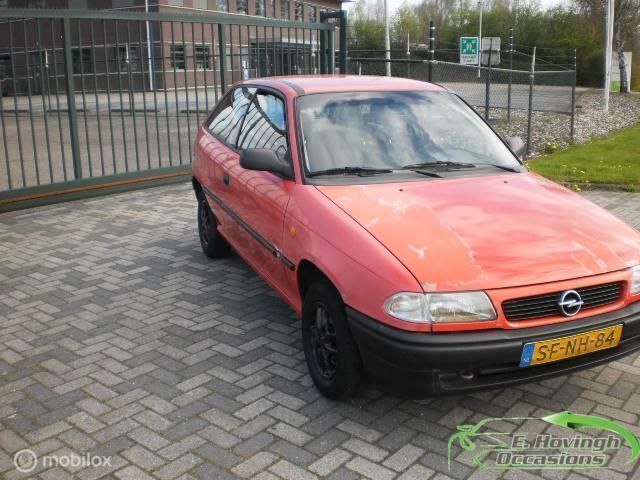 Rood Gebruikt 1997 Opel Astra Hatchback | € 1.199 - Afbeelding 1/4