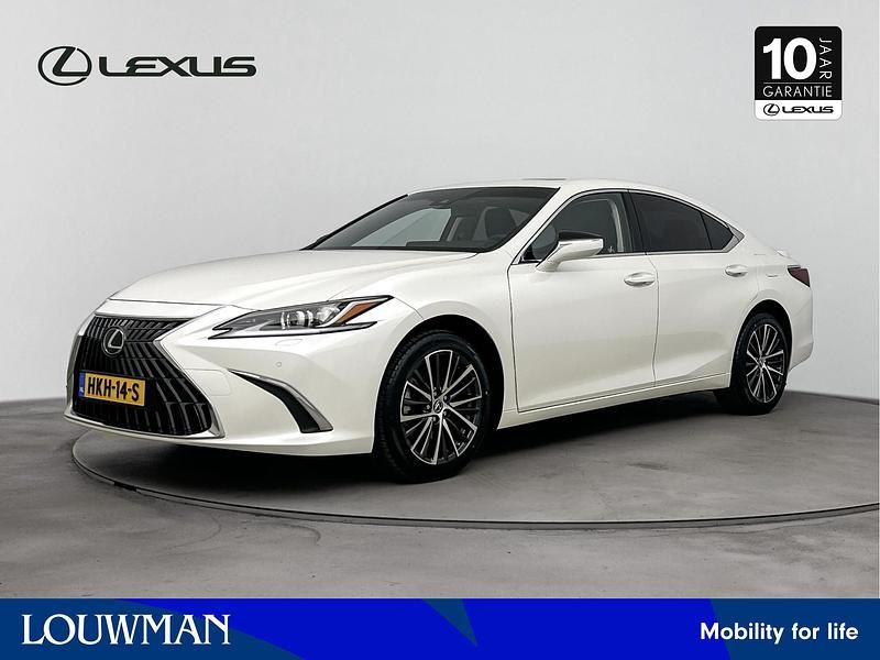 Occasion Lexus ES300H Business Edition 218 PK (160 kW) 2024 Sonic white (wit metallic) Sedan