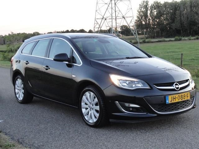 Bruin Gebruikt 2014 Opel Astra Sport Stationwagen | € 5.995 (Eerlijke prijs) - Afbeelding 1/4