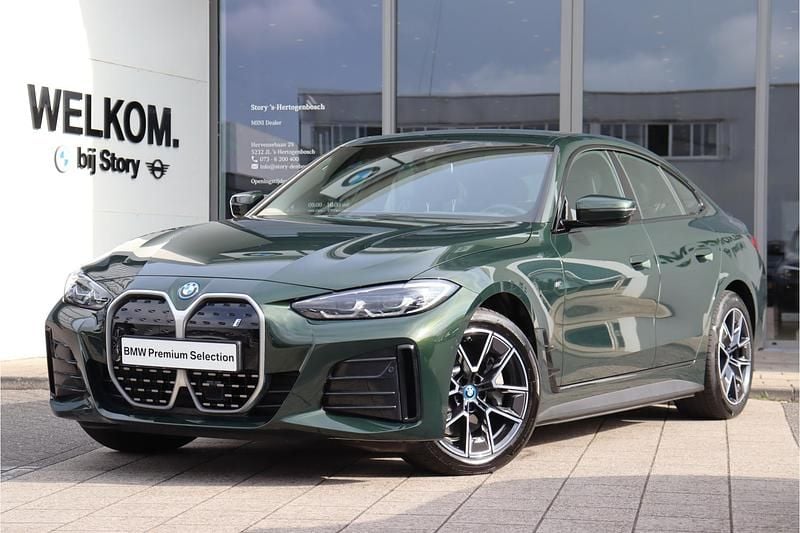 Groen, metallic lak Gebruikt 2023 BMW i4 Executive Sedan | € 45.950 (Eerlijke prijs) - Afbeelding 1/4