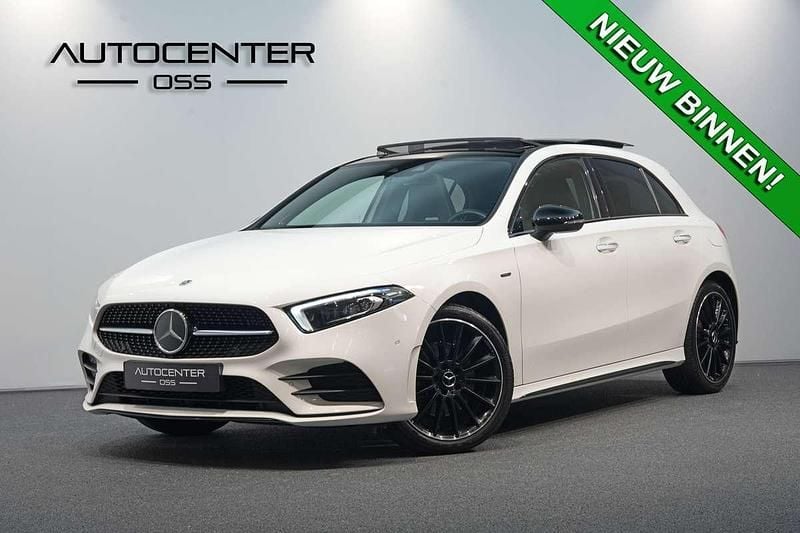 Wit Gebruikt 2022 Mercedes A250 AMG Hatchback | € 32.895 (Duur) - Afbeelding 1/3