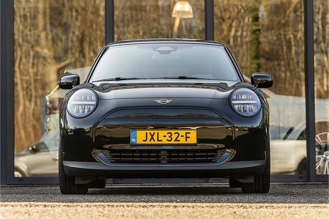 Nieuw Mini Cooper Essential 135 kW (184 PK) 2026 Zwart Hatchback