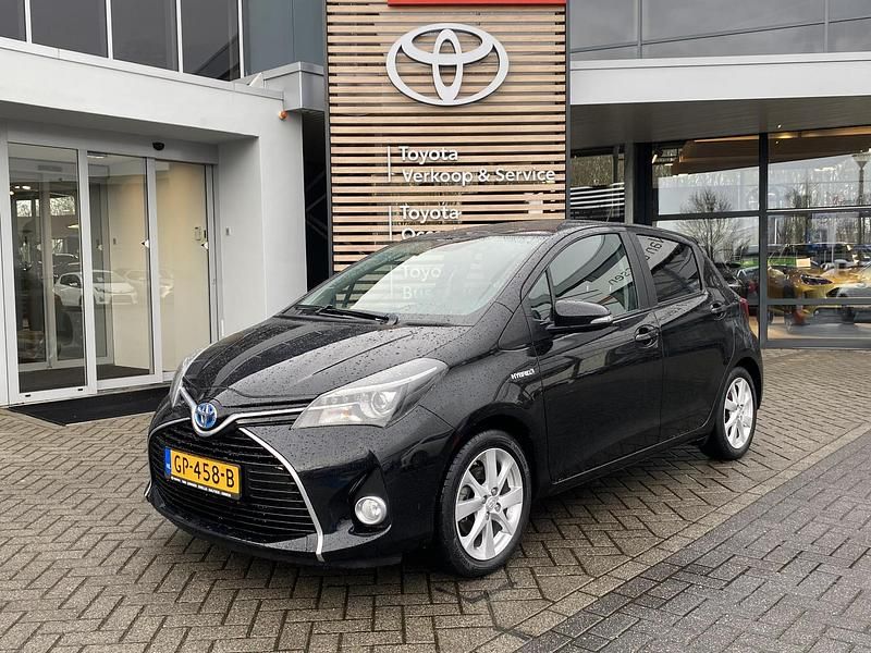 Occasion Toyota Yaris Hybrid 101 PK (74 kW) 2015 Zwart Hatchback