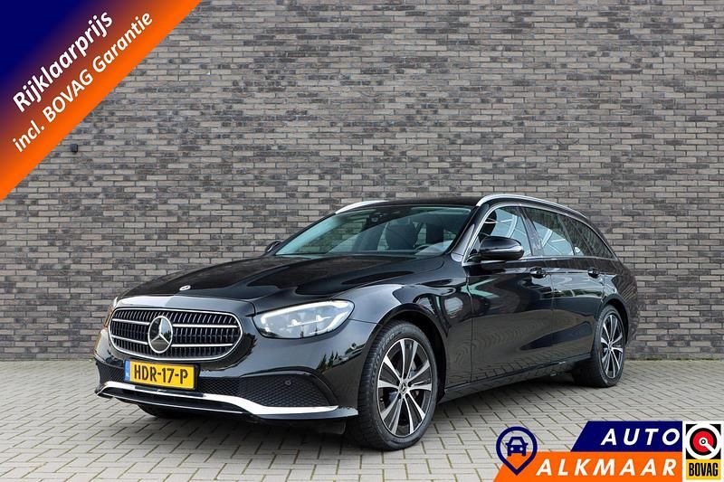 Zwart Gebruikt 2023 Mercedes E300 Luxury Stationwagen | € 45.900 - Afbeelding 1/4