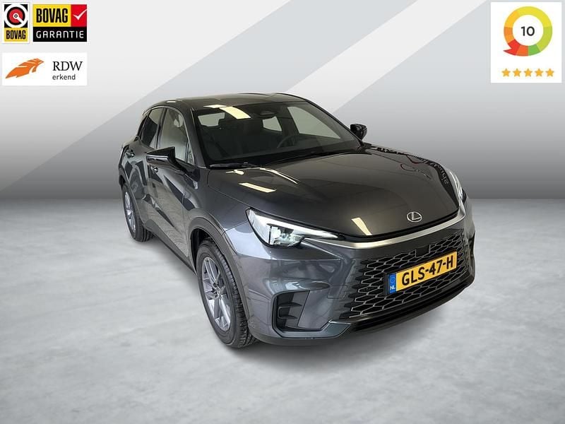 Grijs Gebruikt 2024 Lexus LBX Business Edition SUV | € 35.950 (Eerlijke prijs) - Afbeelding 1/4
