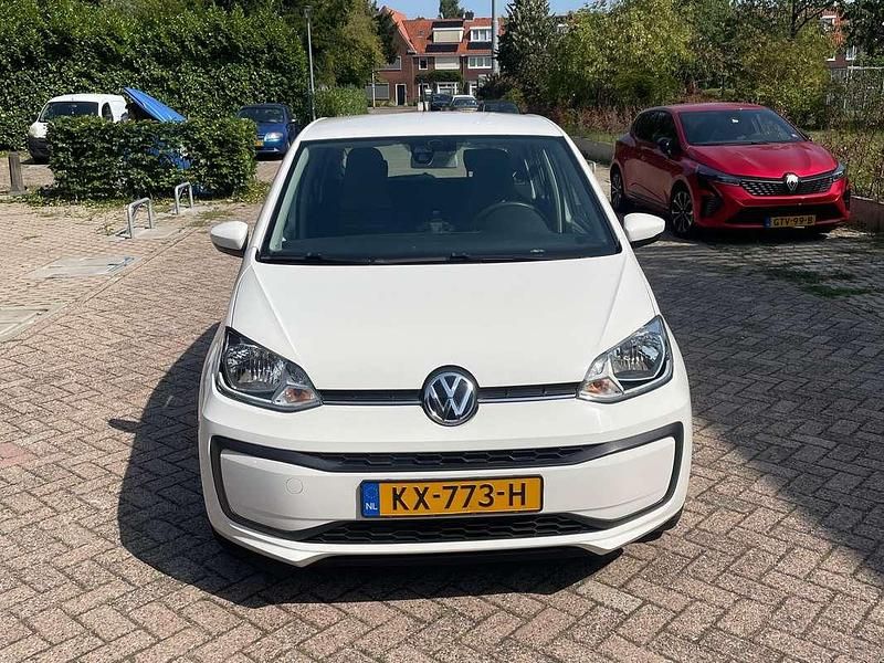 Wit Gebruikt 2017 VW up! Move Hatchback | € 7.750 (Iets duurder) - Afbeelding 1/4