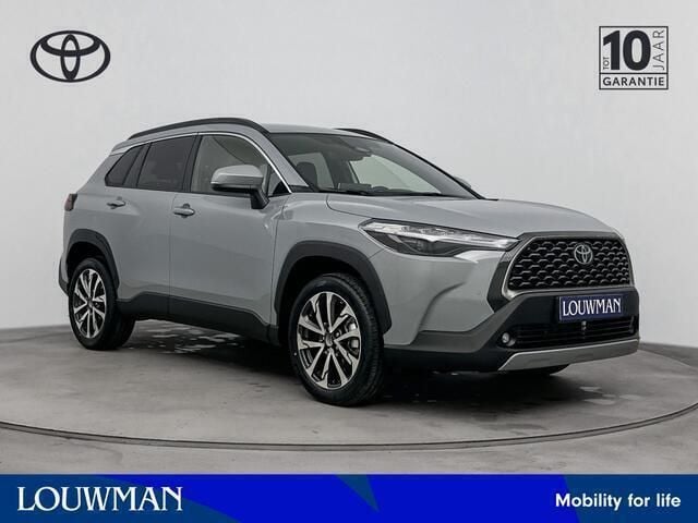 Groen, metallic lak Nieuw 2025 Toyota Corolla Cross Style SUV | € 43.500 (Eerlijke prijs) - Afbeelding 1/4