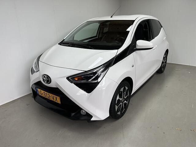 Wit Gebruikt 2020 Toyota Aygo Hatchback | € 12.249 (Eerlijke prijs) - Afbeelding 1/4