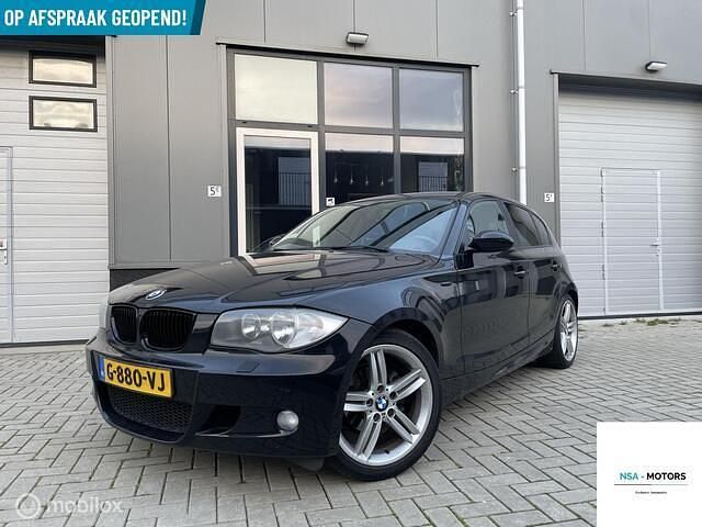 Zwart Occasion 2007 BMW 118 Executive Hatchback | € 5.499 (Eerlijke prijs) - Afbeelding 1/4