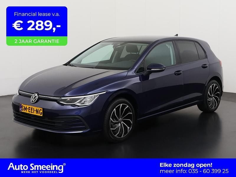Blauw Gebruikt 2021 VW Golf VIII Life Hatchback | € 22.945 (Goede deal) - Afbeelding 1/4