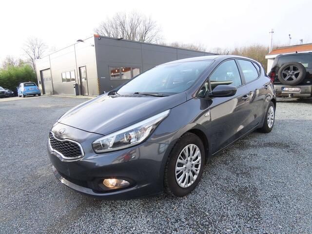 Grijs Gebruikt 2015 Kia Ceed Sedan | € 5.950 - Afbeelding 1/4
