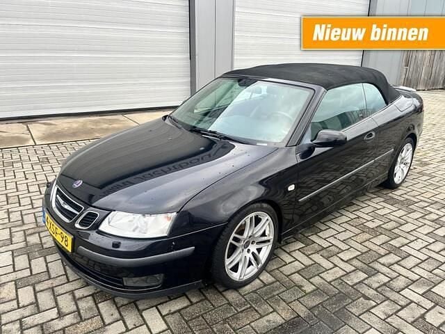 Zwart (metallic) Occasion 2006 Saab 9-3 Cabriolet Linear Cabriolet | € 2.250 (Eerlijke prijs) - Afbeelding 1/4