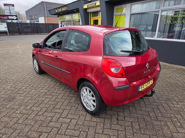 Occasion Renault Clio II 75 PK (55 kW) 2008 Rood Hatchback