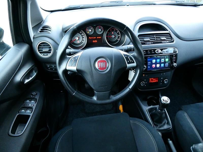 Occasion Fiat Punto Lounge 101 PK (74 kW) 2017 Grijs Hatchback