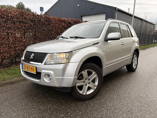 Grijs Occasion 2005 Suzuki Grand Vitara Exclusive SUV | € 5.650 (Eerlijke prijs) - Afbeelding 1/4