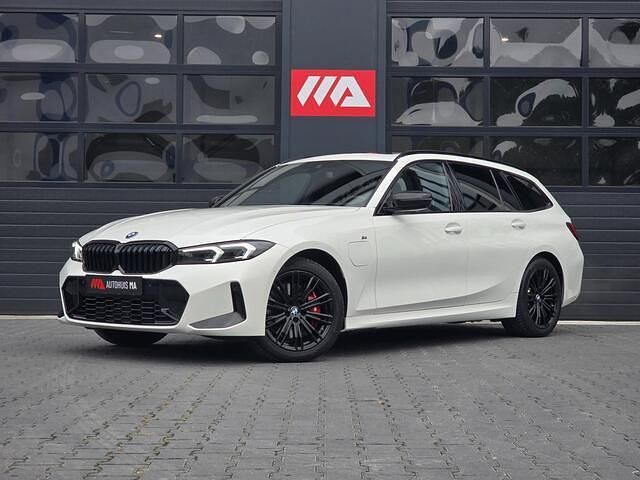 Wit Gebruikt 2024 BMW 330 Basis Stationwagen | € 46.900 (Duur) - Afbeelding 1/4