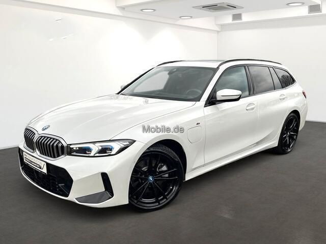 Wit Gebruikt 2024 BMW 330 M Sport Stationwagen | € 52.800 (Duur) - Afbeelding 1/4