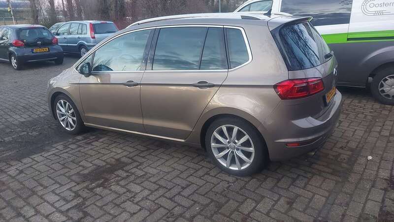Beige Gebruikt 2015 VW Golf VII Highline Hatchback | € 10.500 (Goede deal) - Afbeelding 1/4